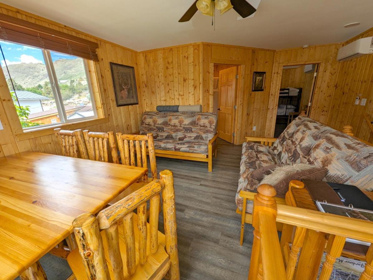 Yellowstone'S Treasure Cabins Гардинер Экстерьер фото