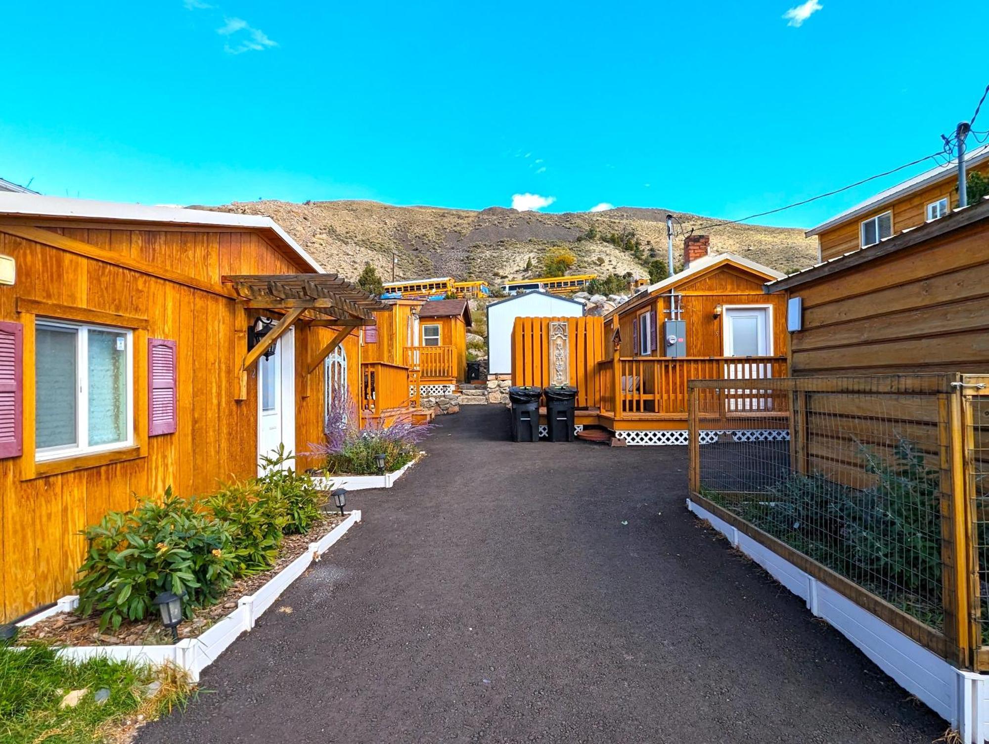 Yellowstone'S Treasure Cabins Гардинер Экстерьер фото