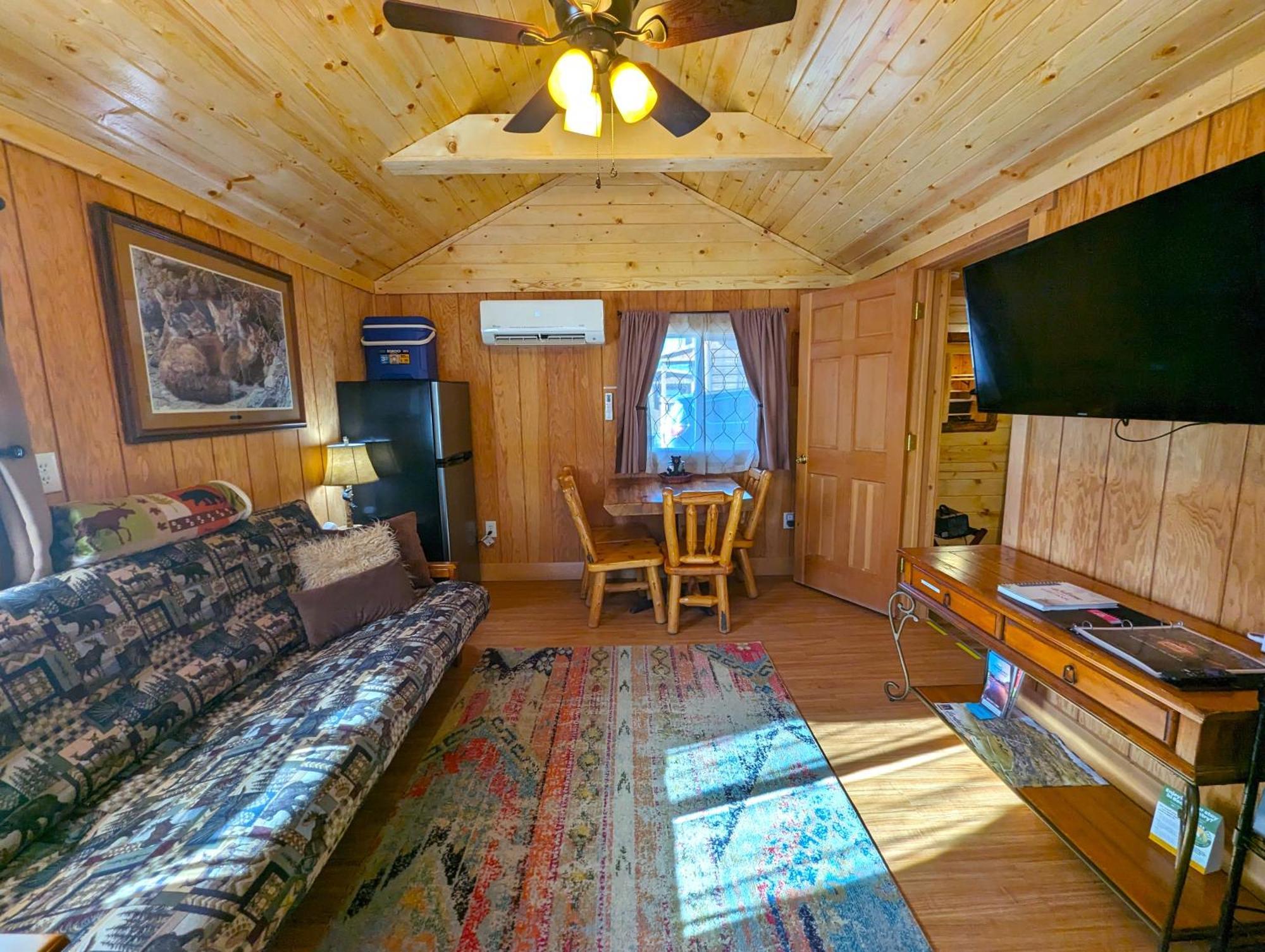 Yellowstone'S Treasure Cabins Гардинер Экстерьер фото