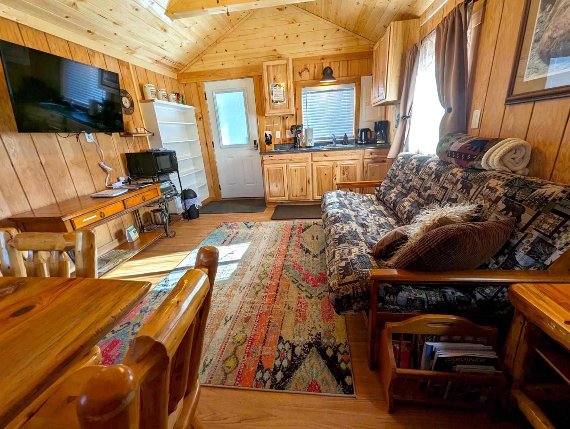 Yellowstone'S Treasure Cabins Гардинер Экстерьер фото