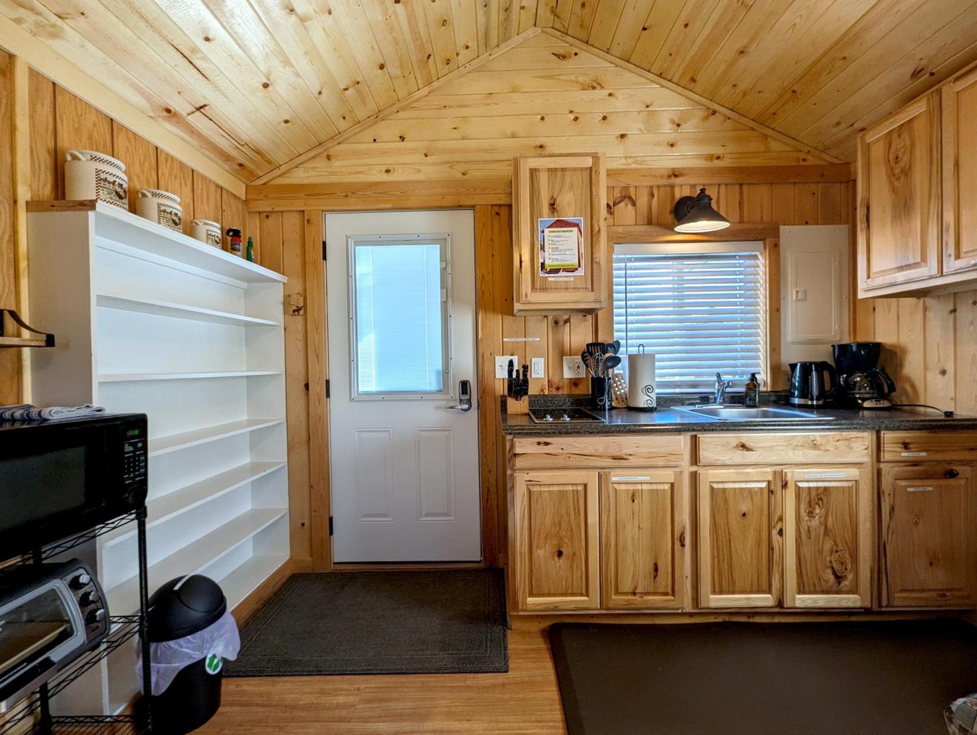 Yellowstone'S Treasure Cabins Гардинер Экстерьер фото