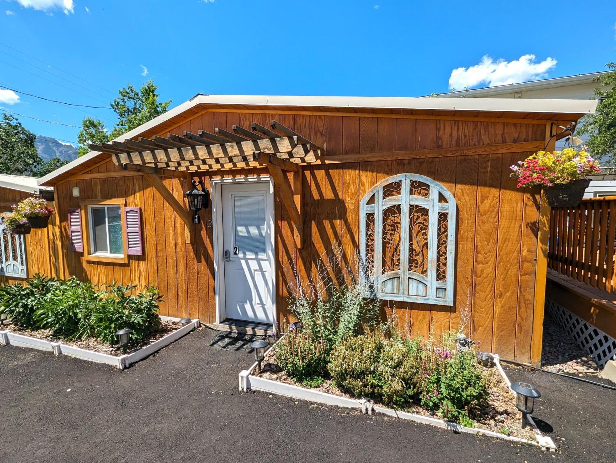 Yellowstone'S Treasure Cabins Гардинер Экстерьер фото