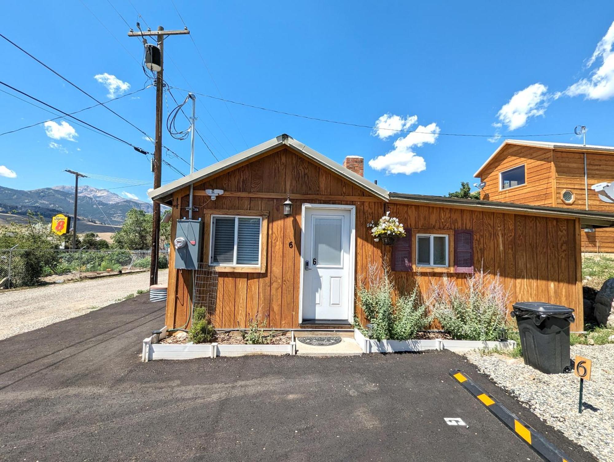 Yellowstone'S Treasure Cabins Гардинер Экстерьер фото