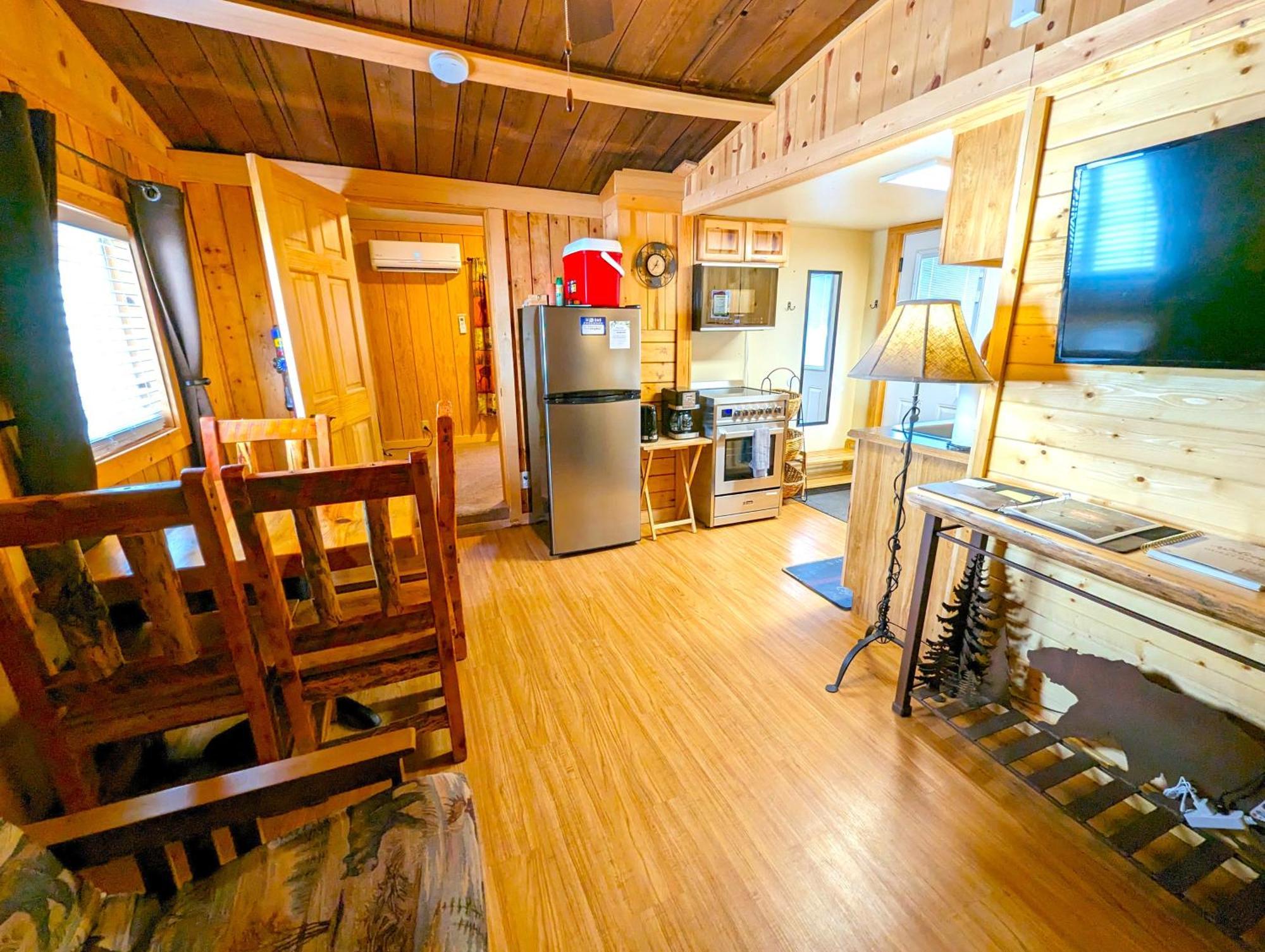 Yellowstone'S Treasure Cabins Гардинер Экстерьер фото