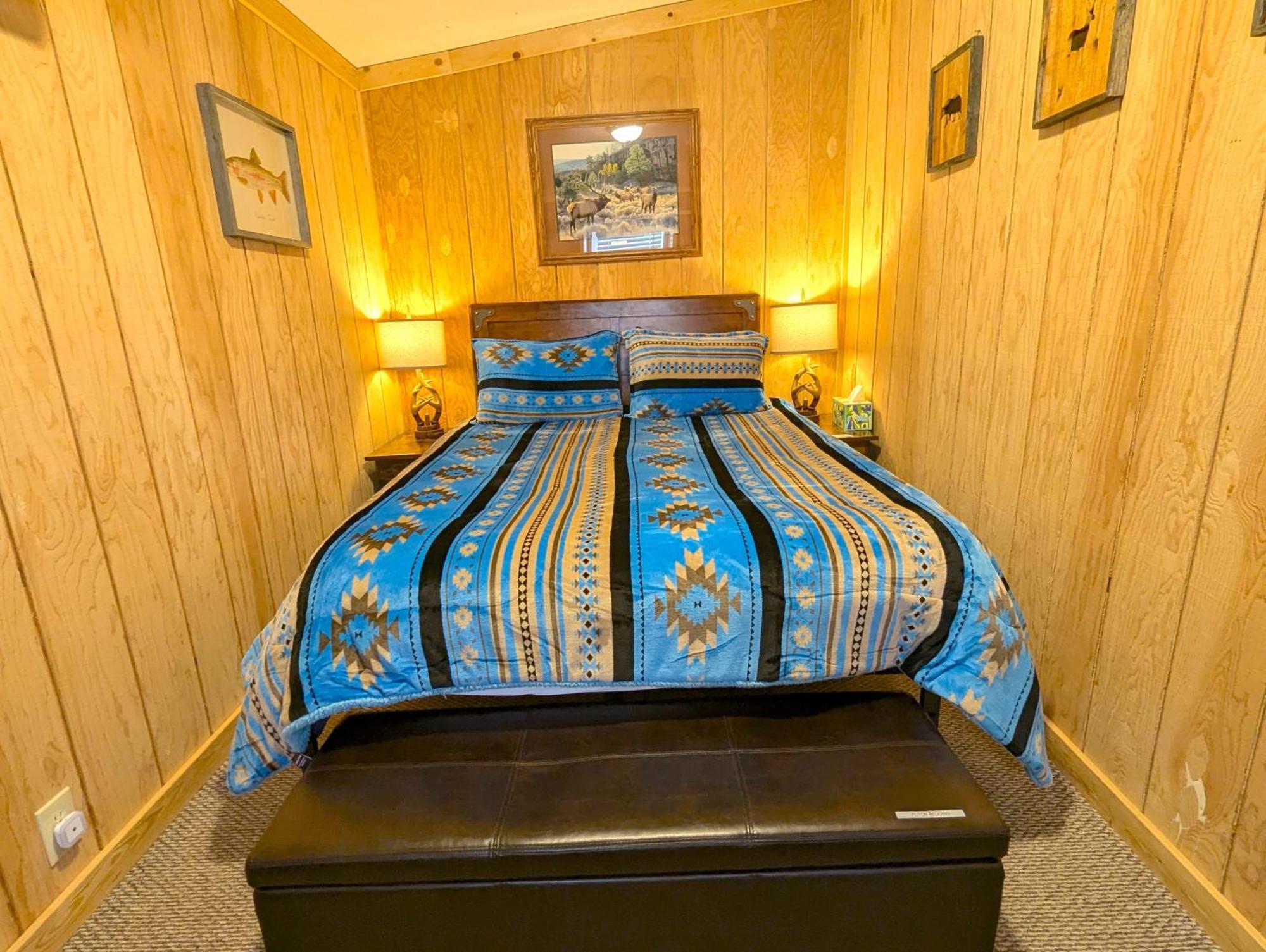 Yellowstone'S Treasure Cabins Гардинер Экстерьер фото