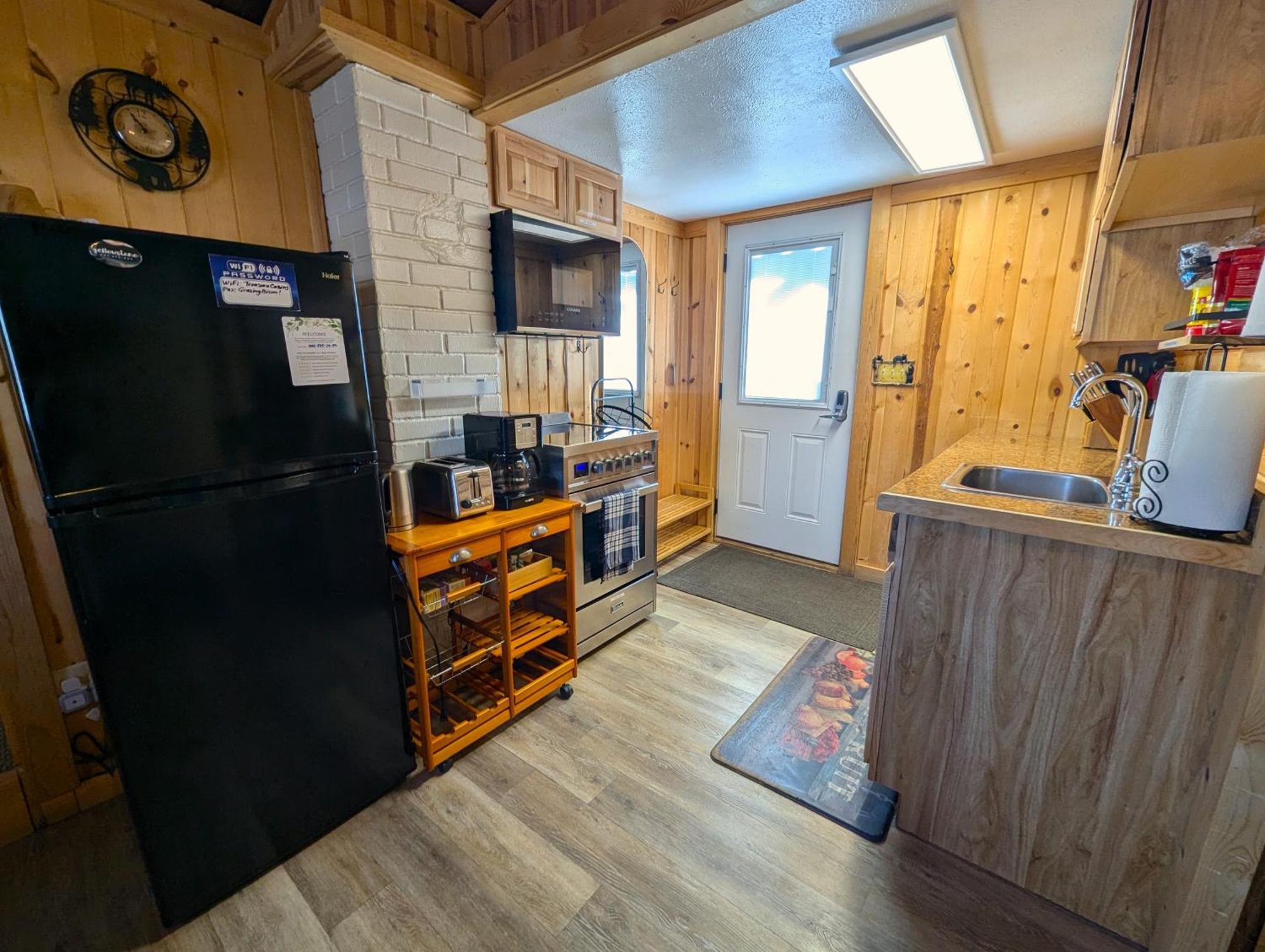 Yellowstone'S Treasure Cabins Гардинер Экстерьер фото