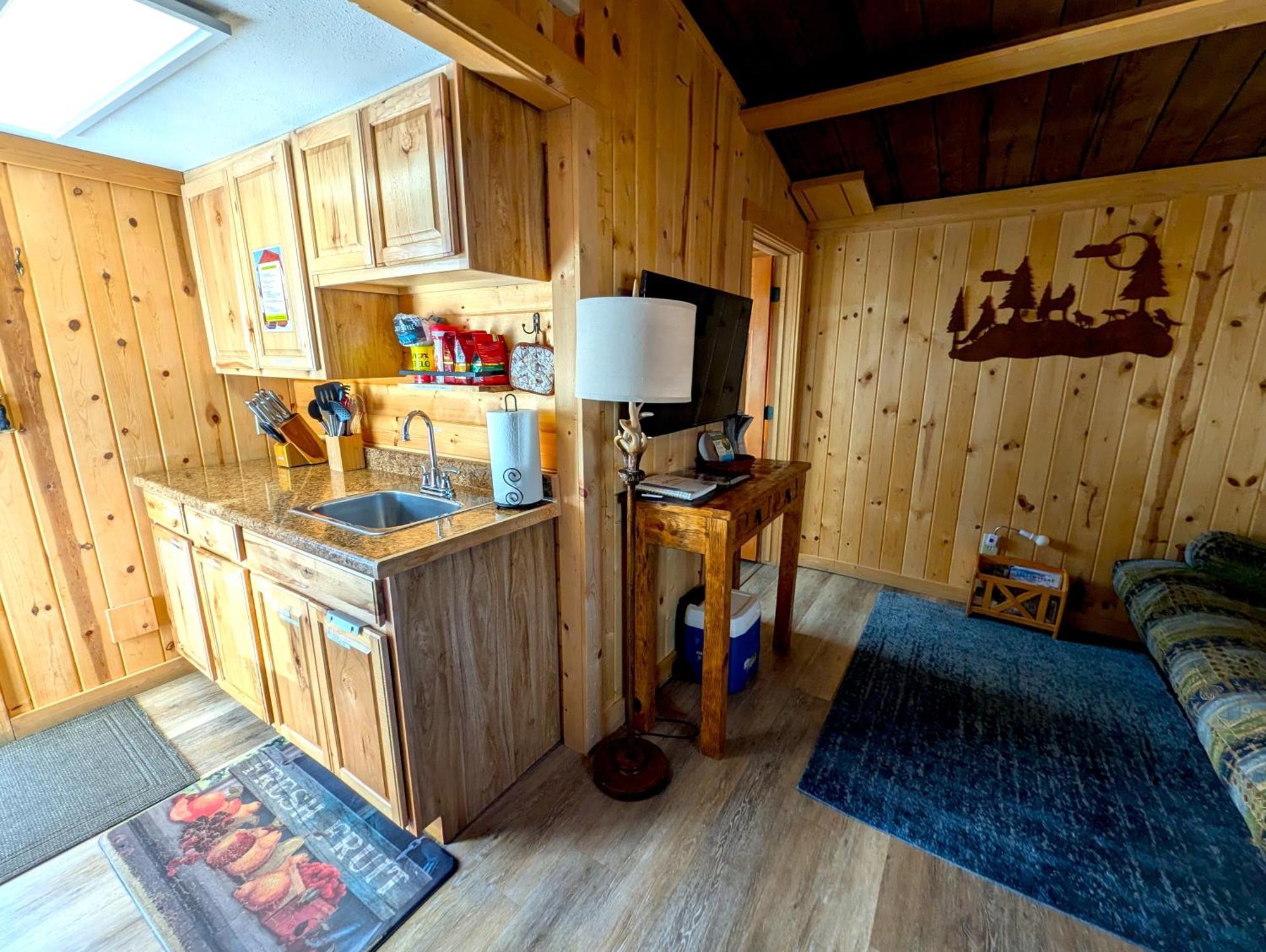 Yellowstone'S Treasure Cabins Гардинер Экстерьер фото