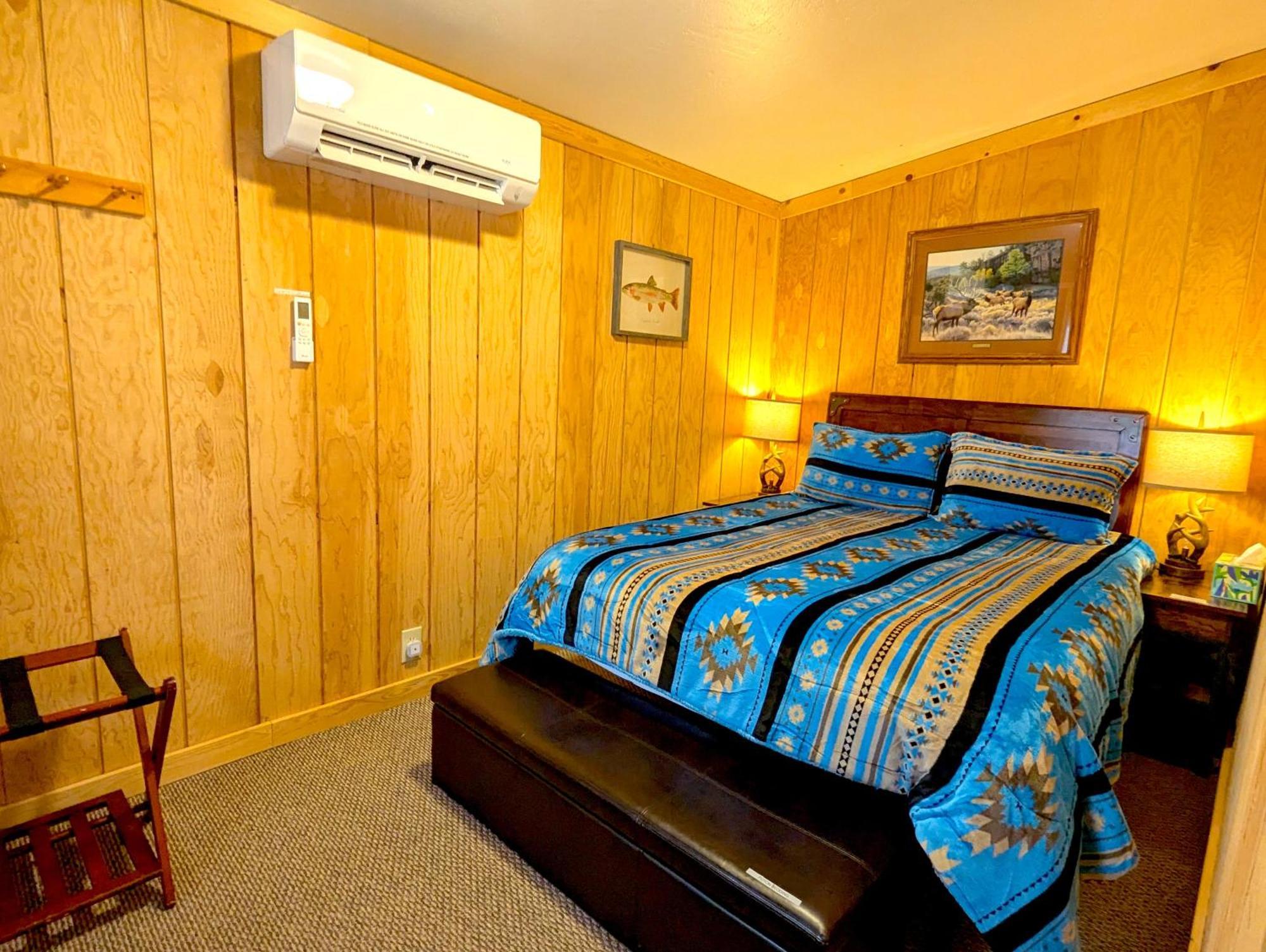 Yellowstone'S Treasure Cabins Гардинер Экстерьер фото