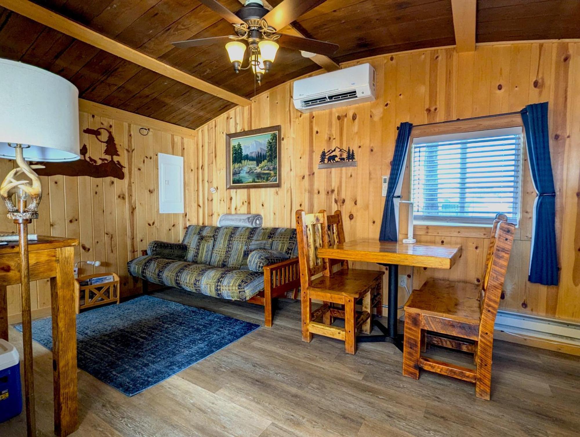 Yellowstone'S Treasure Cabins Гардинер Экстерьер фото