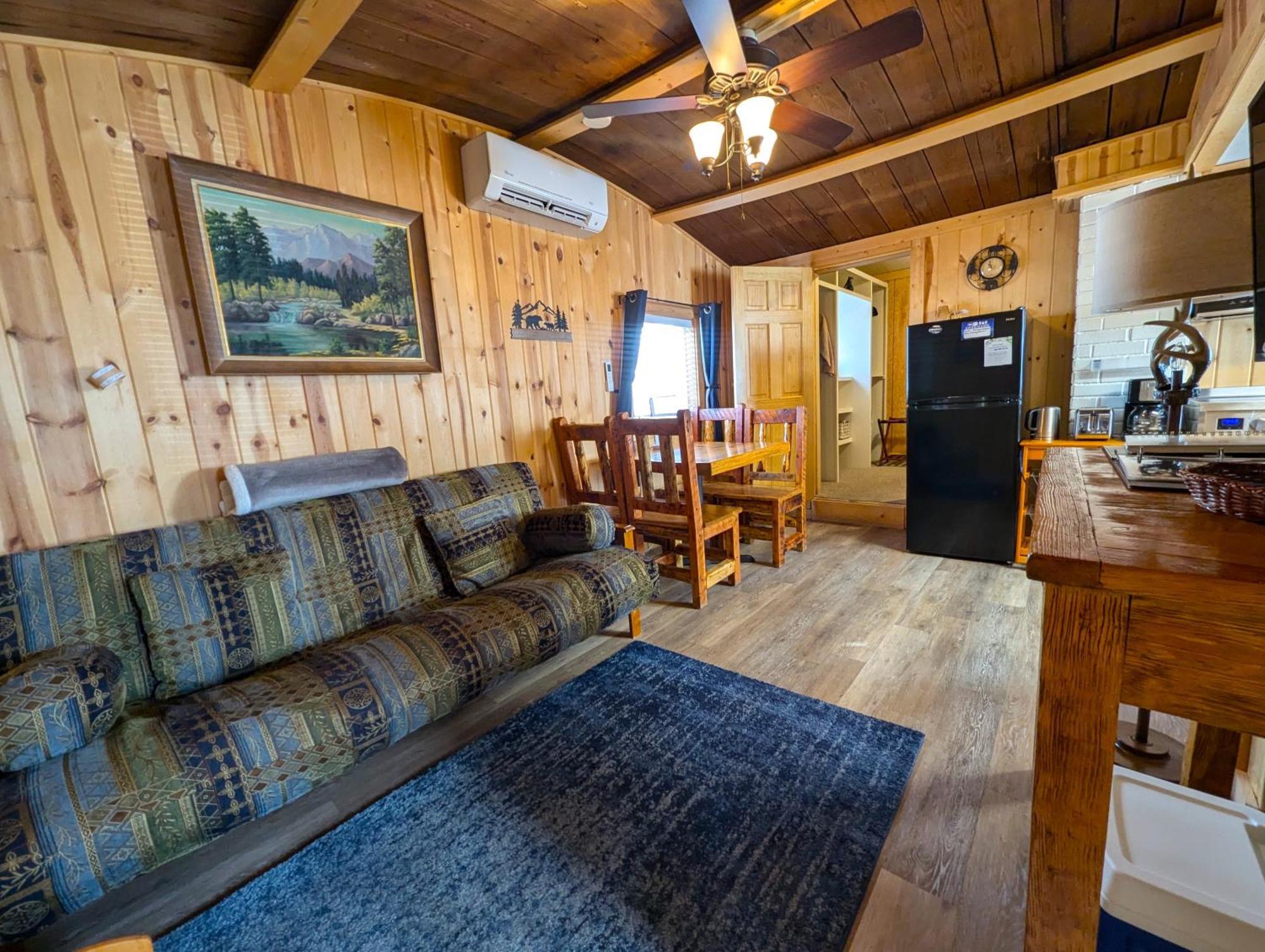 Yellowstone'S Treasure Cabins Гардинер Экстерьер фото